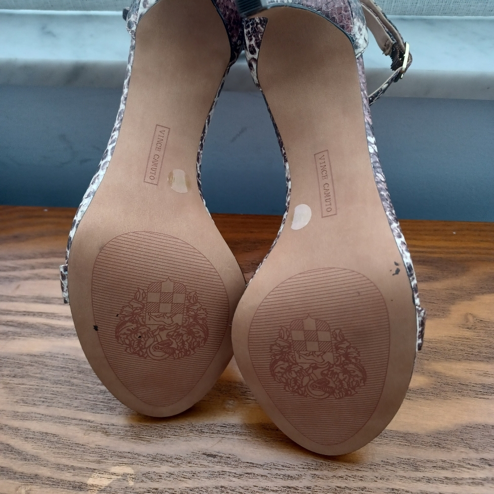 Shoe - Picture 4 of 4